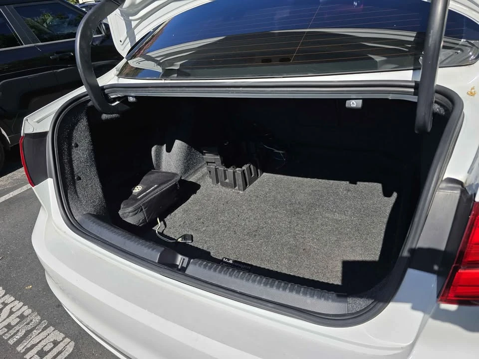 2015 Volkswagen A6 Jetta - Image 18 of 20