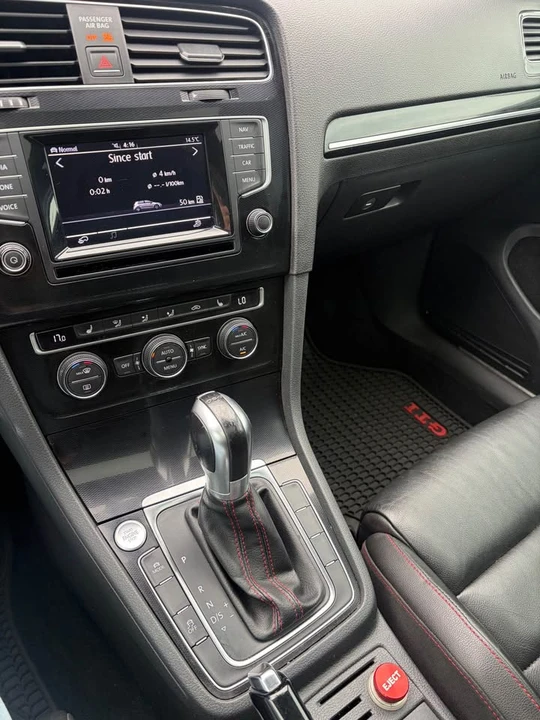 2015 Volkswagen GTI Mk7 - Image 12 of 17