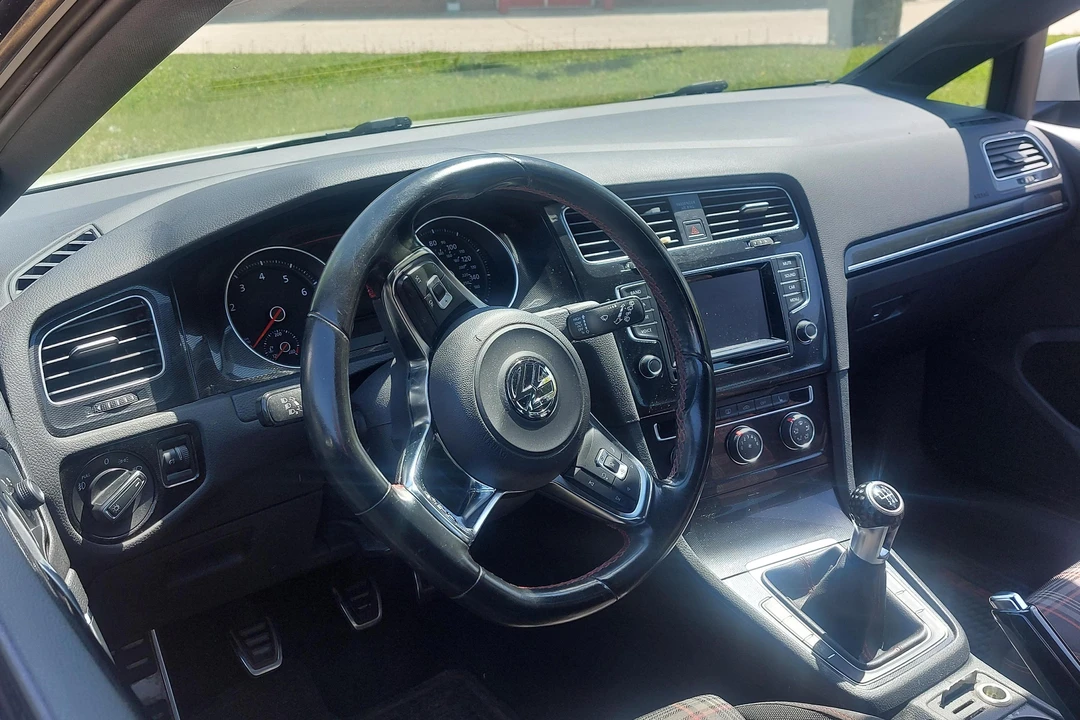 2015 Volkswagen GTI Mk7 - Image 29 of 31