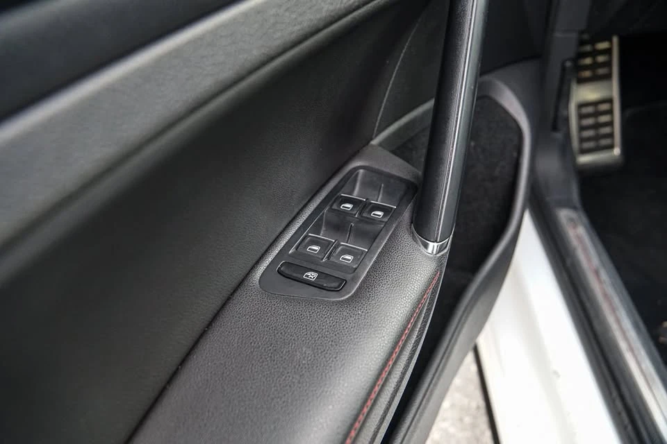 2015 Volkswagen GTI Mk7 - Image 15 of 20