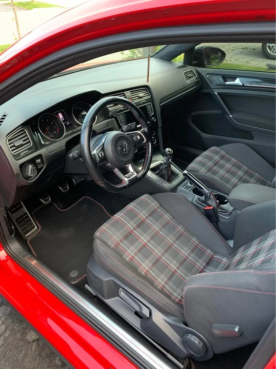 2015 Volkswagen GTI Mk7 - Image 4 of 5