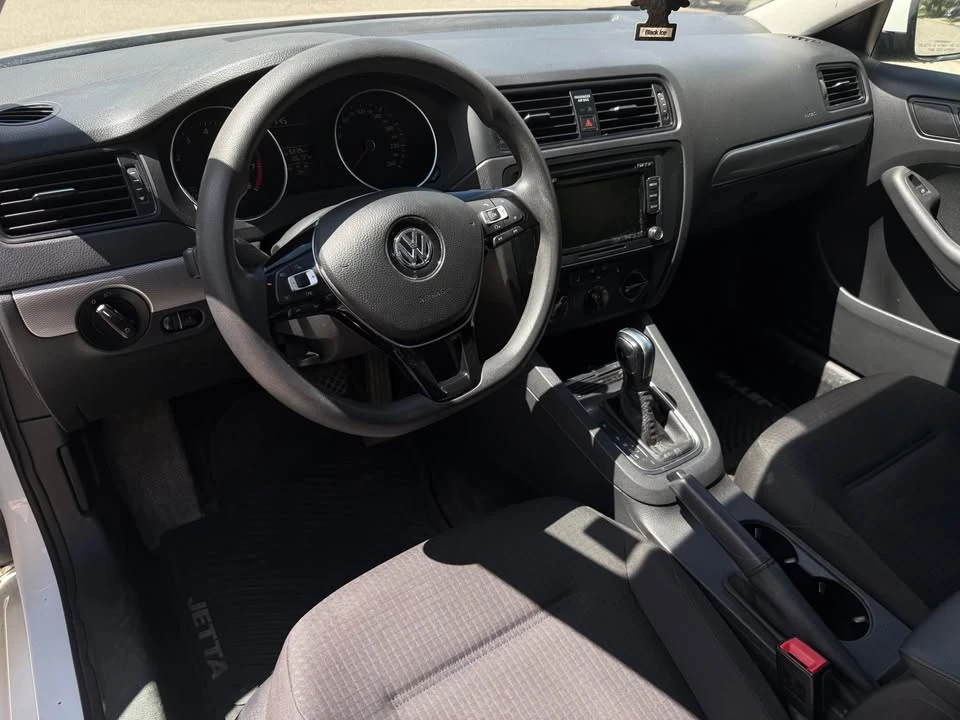 2015 Volkswagen Jetta - Image 6 of 9