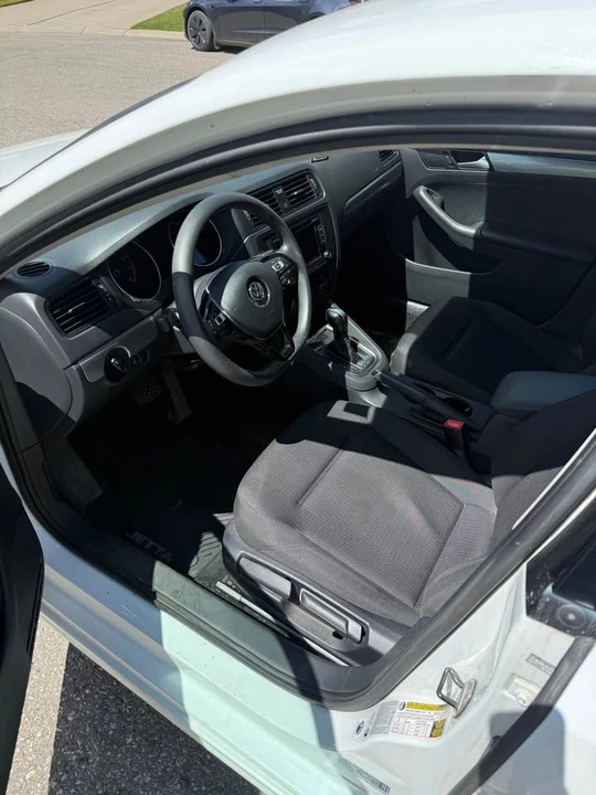 2015 Volkswagen Jetta - Image 5 of 9