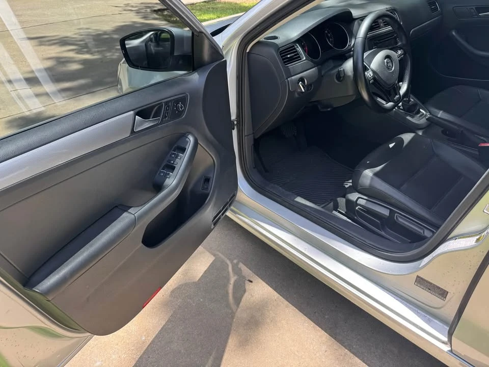 2015 Volkswagen A6 Jetta - Image 11 of 16