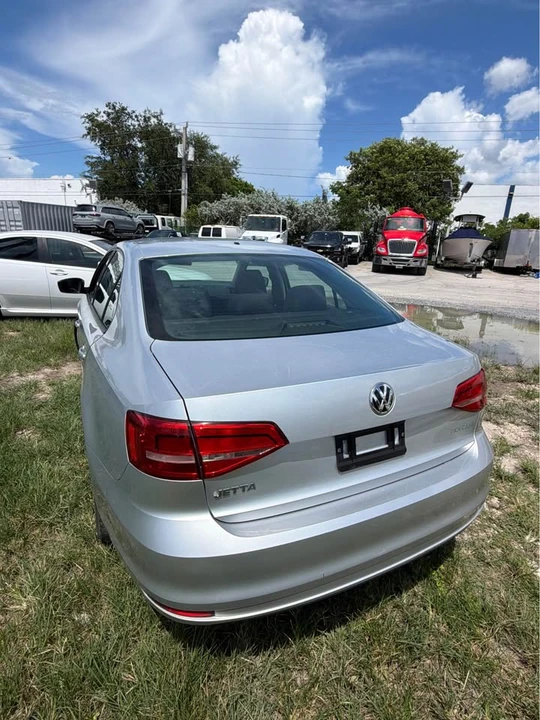 2015 Volkswagen A6 Jetta - Image 11 of 12