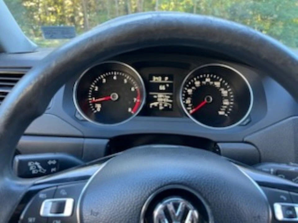 2015 Volkswagen A6 Jetta - Image 2 of 12
