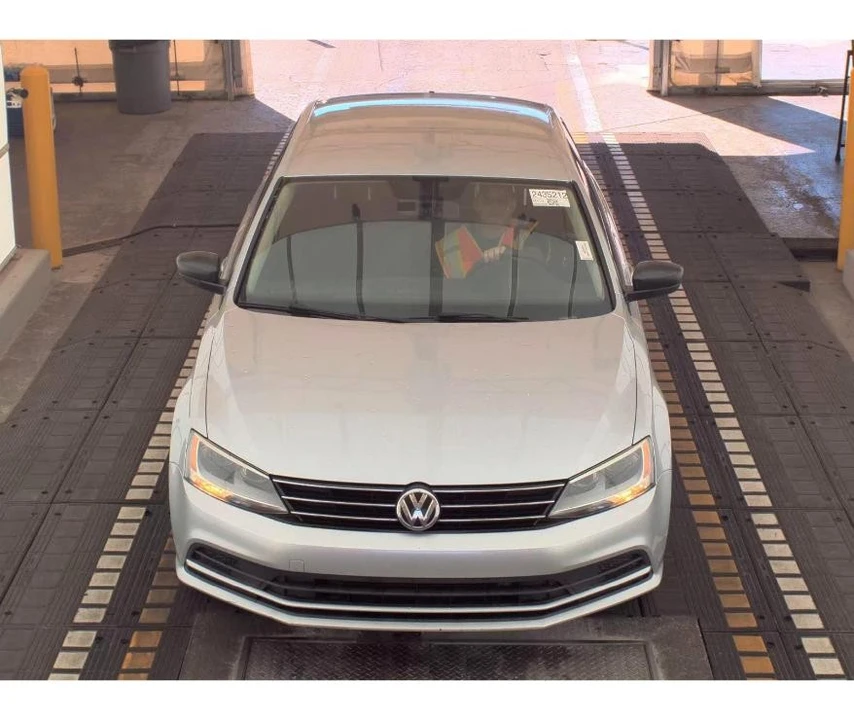 2015 Volkswagen A6 Jetta - Image 2 of 12
