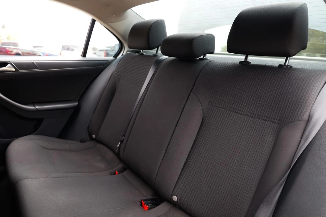 2015 Volkswagen A6 Jetta - Image 8 of 21