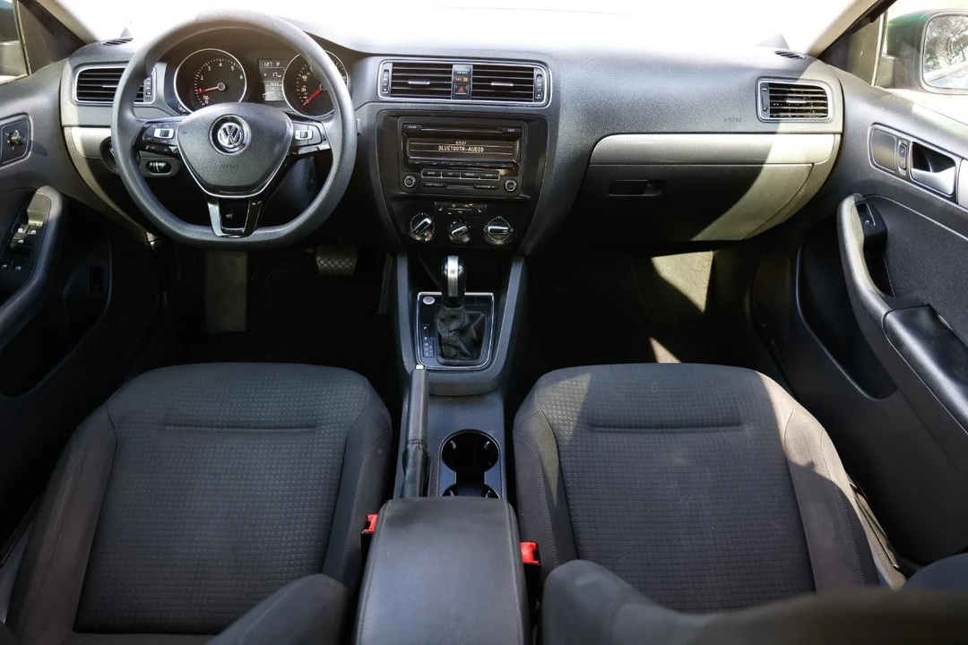 2015 Volkswagen A6 Jetta - Image 2 of 12