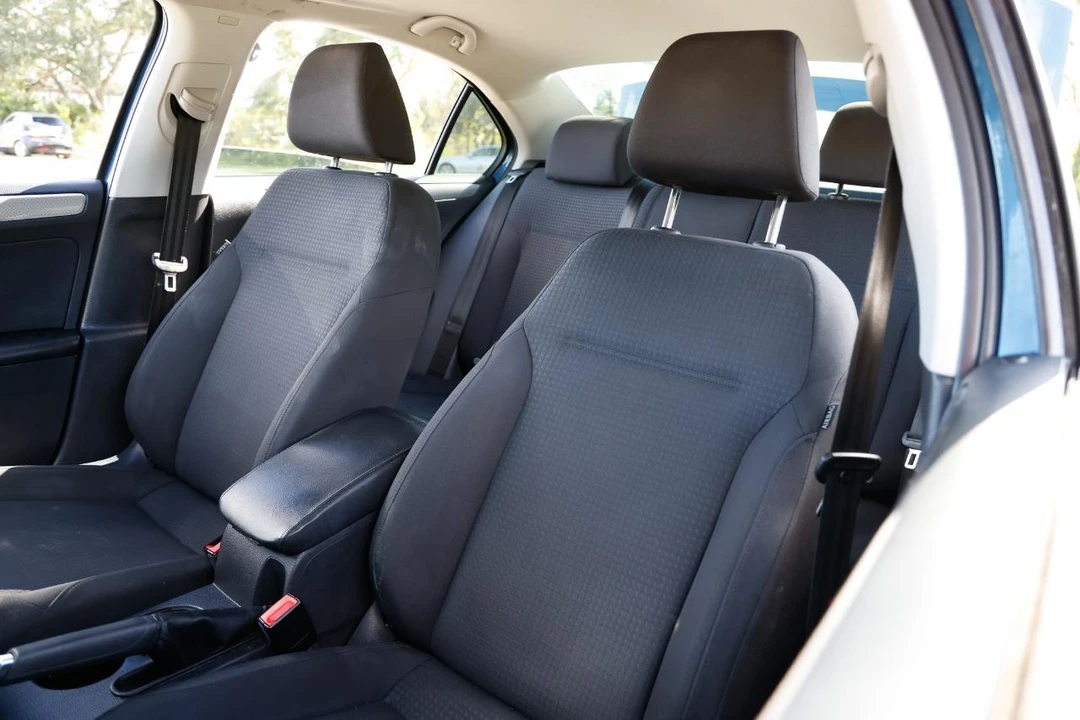 2015 Volkswagen A6 Jetta - Image 6 of 12