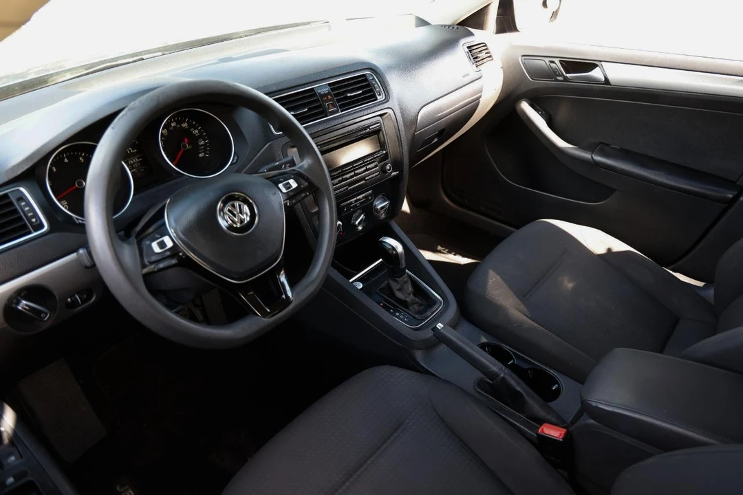 2015 Volkswagen A6 Jetta - Image 4 of 12