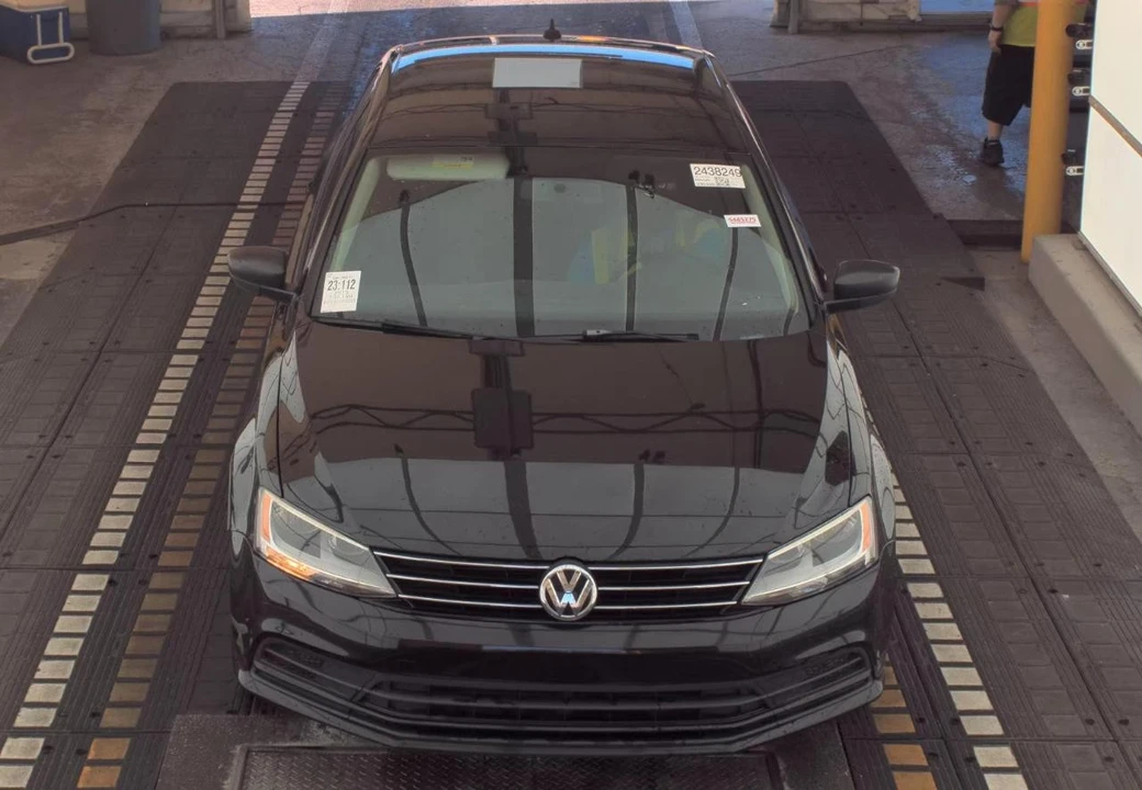 2015 Volkswagen A6 Jetta - Image 2 of 17