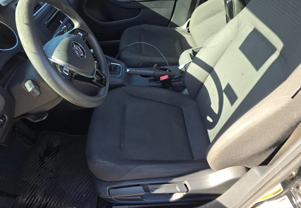 2015 Volkswagen A6 Jetta - Image 10 of 17