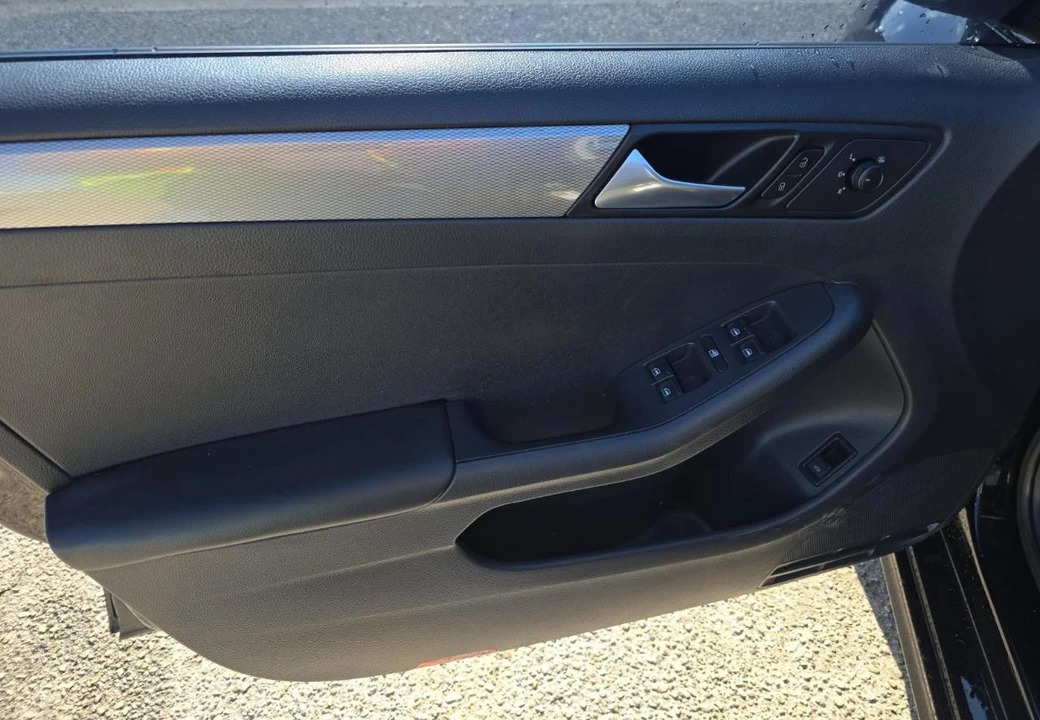 2015 Volkswagen A6 Jetta - Image 12 of 17