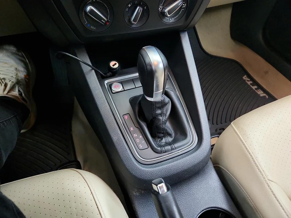 2015 Volkswagen A6 Jetta - Image 18 of 21