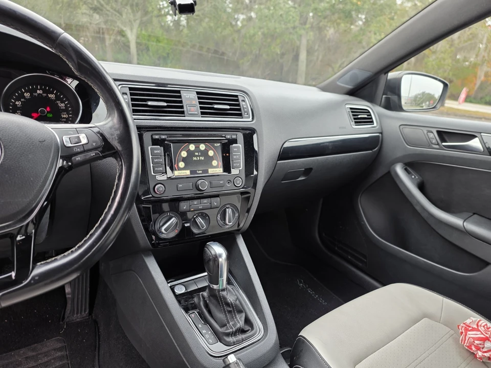2015 Volkswagen A6 Jetta - Image 11 of 12