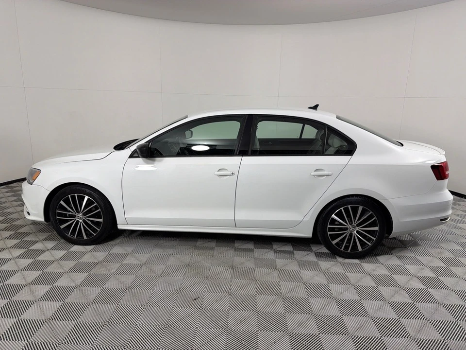 2015 Volkswagen A6 Jetta - Image 8 of 21