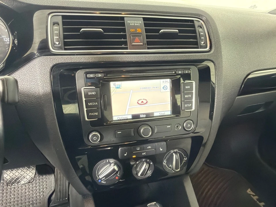 2015 Volkswagen A6 Jetta - Image 16 of 21