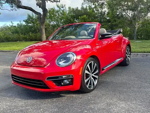 2015 Volkswagen New Beetle SE Convertible 2D