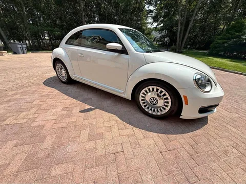 2015 Volkswagen New Beetle SE Hatchback 2D