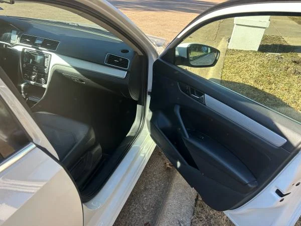 2015 Volkswagen Passat - Image 12 of 17