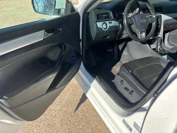 2015 Volkswagen Passat - Image 11 of 17