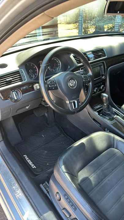 2015 Volkswagen Passat - Image 2 of 2