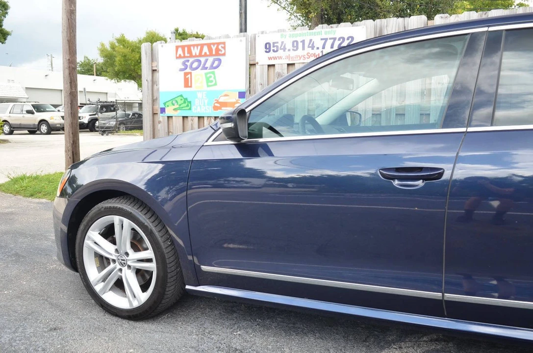 2015 Volkswagen Passat - Image 8 of 12