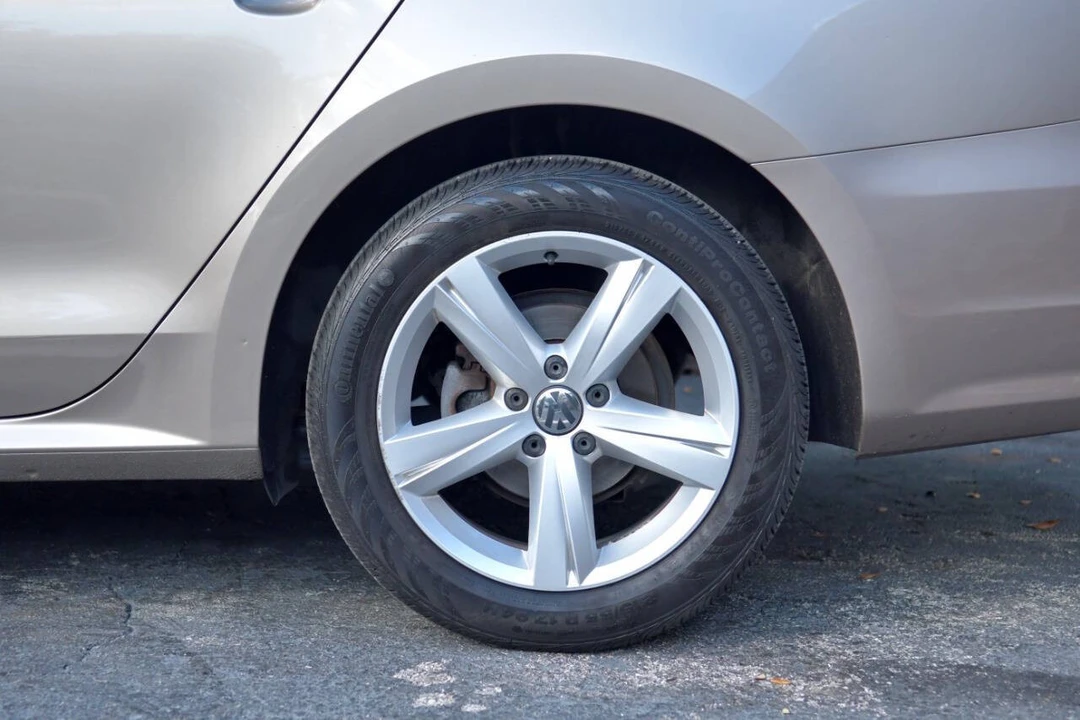 2015 Volkswagen Passat - Image 10 of 12