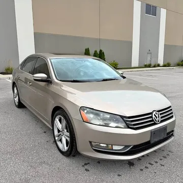 2015 Volkswagen Passat 2.0T SE Sedan 4D