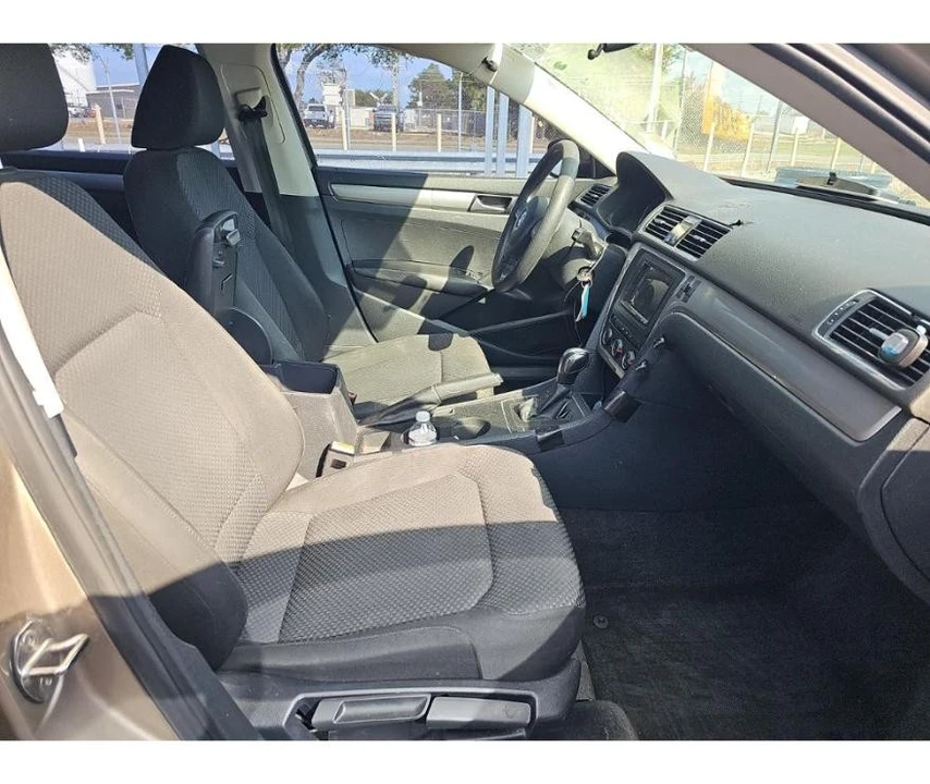 2015 Volkswagen Passat - Image 8 of 13