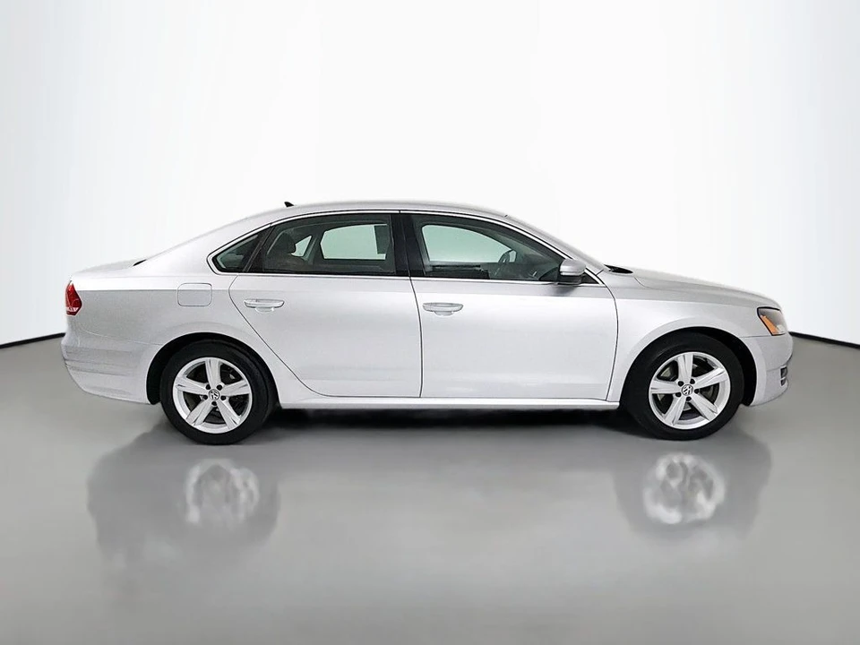 2015 Volkswagen Passat - Image 8 of 12