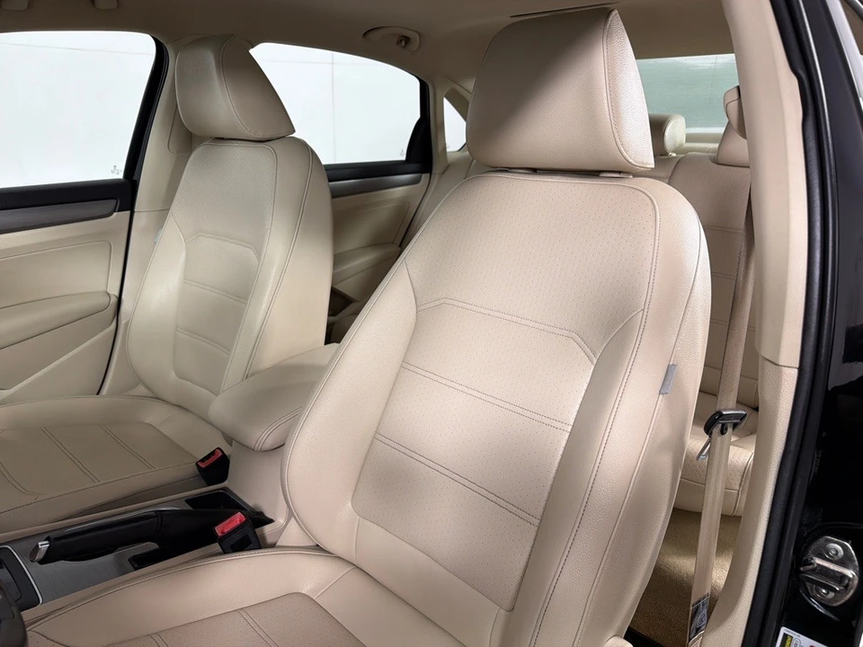 2015 Volkswagen Passat - Image 12 of 21