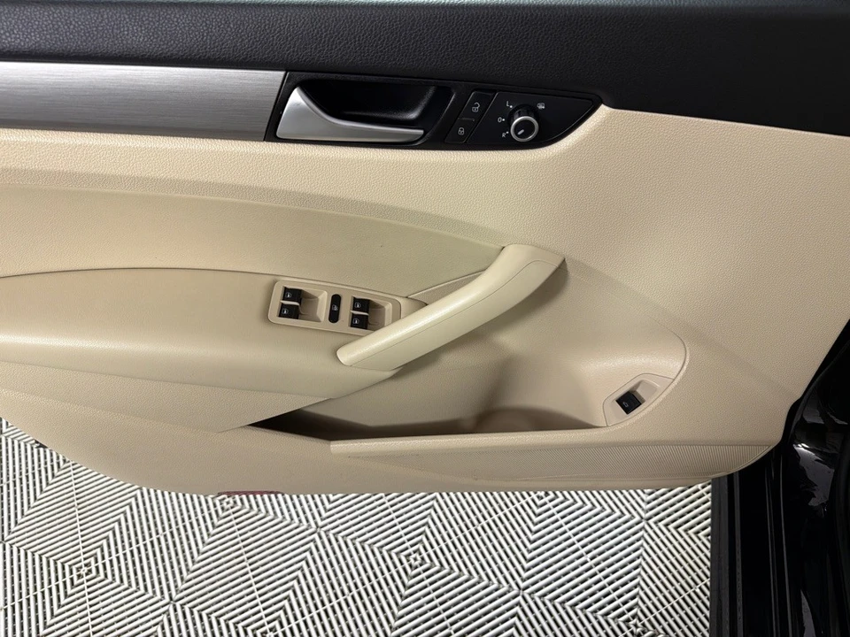 2015 Volkswagen Passat - Image 10 of 21