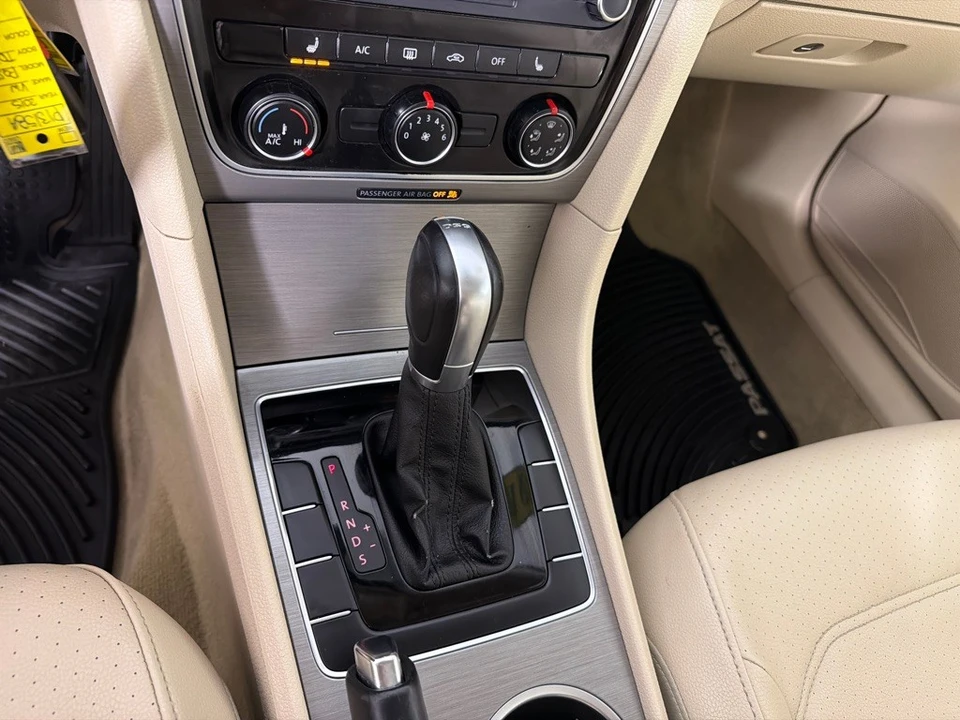 2015 Volkswagen Passat - Image 18 of 21