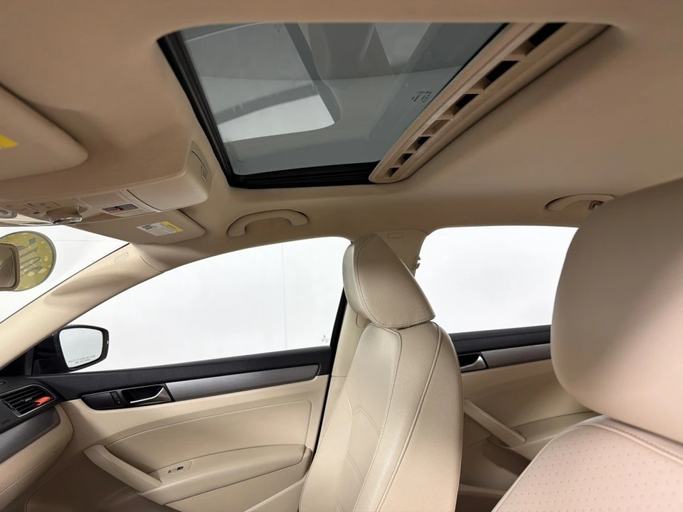 2015 Volkswagen Passat - Image 13 of 21