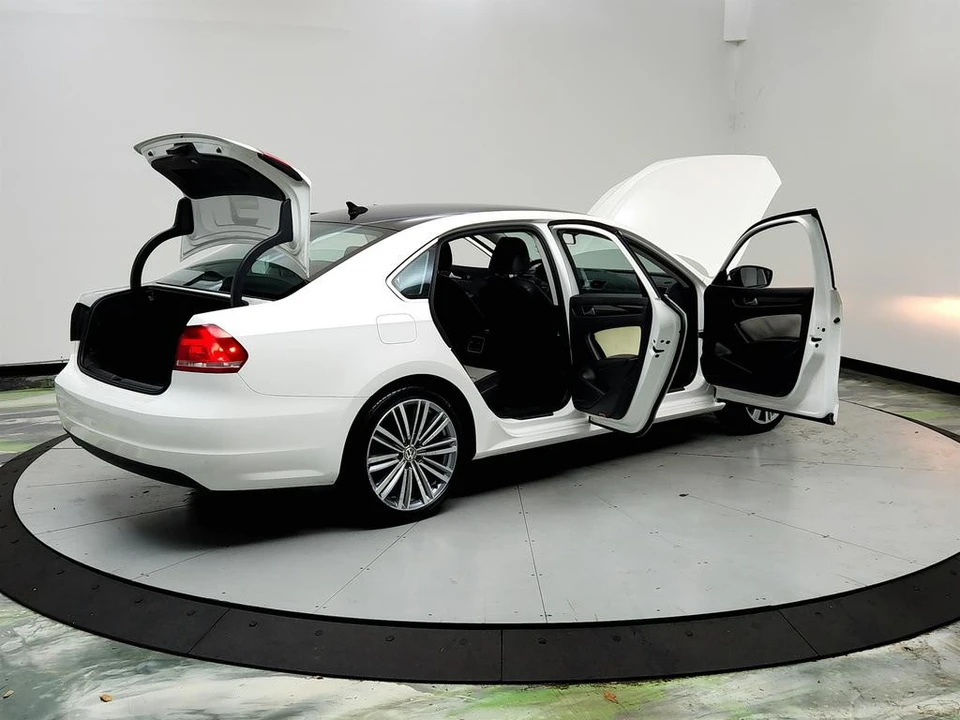 2015 Volkswagen Passat - Image 11 of 21