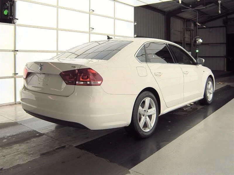 2015 Volkswagen Passat - Image 18 of 21