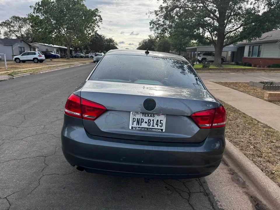 2015 Volkswagen Passat - Image 8 of 11