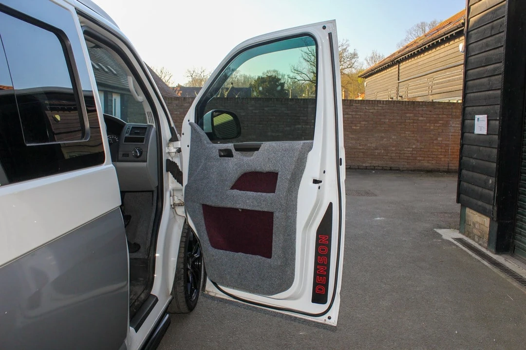 2015 Volkswagen EuroVan - Image 28 of 30