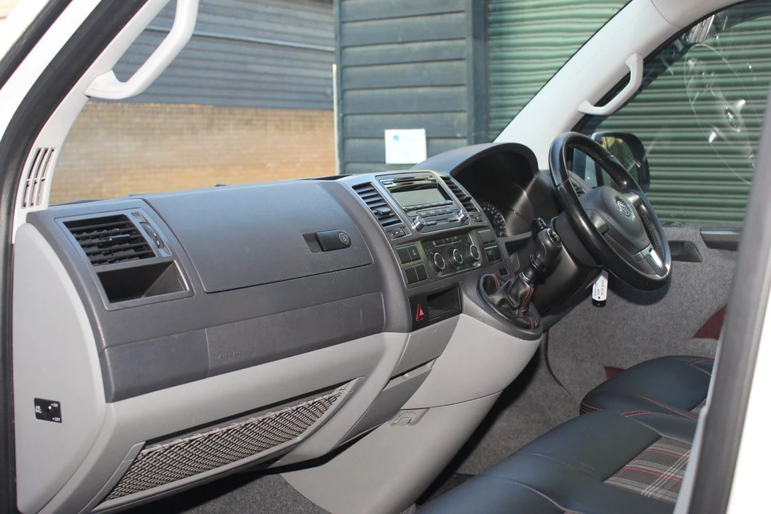 2015 Volkswagen EuroVan - Image 21 of 30