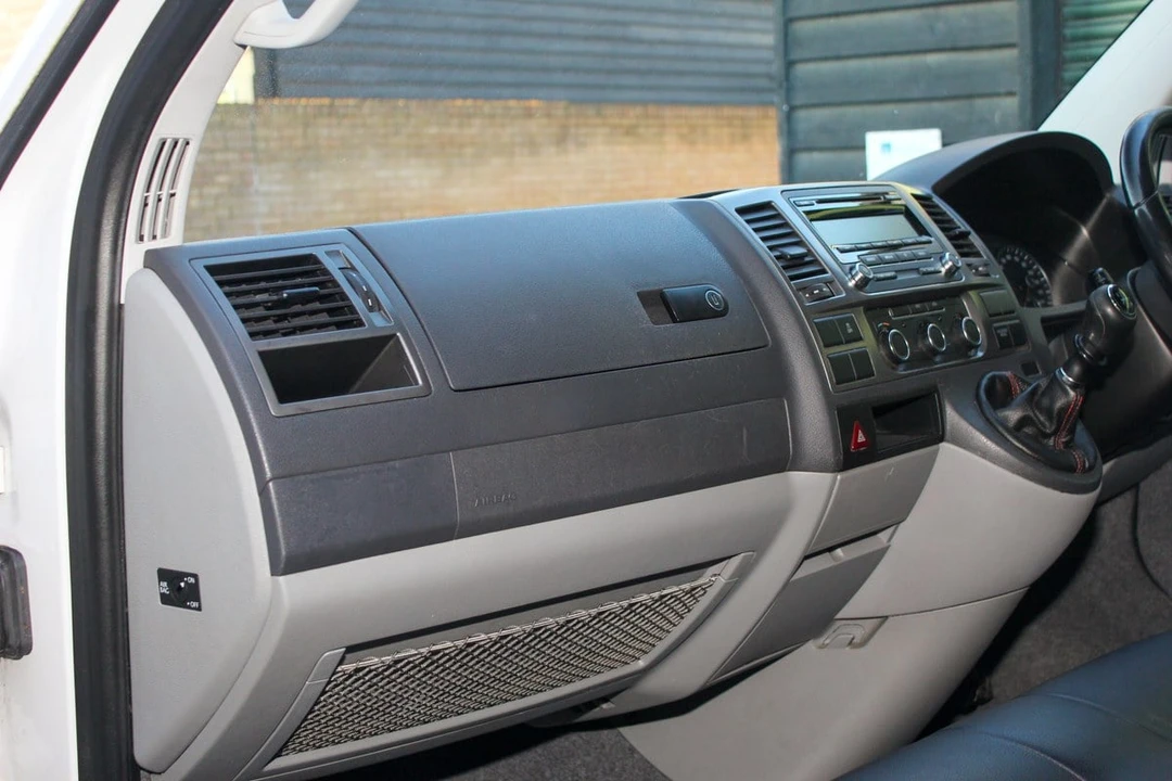 2015 Volkswagen EuroVan - Image 26 of 30