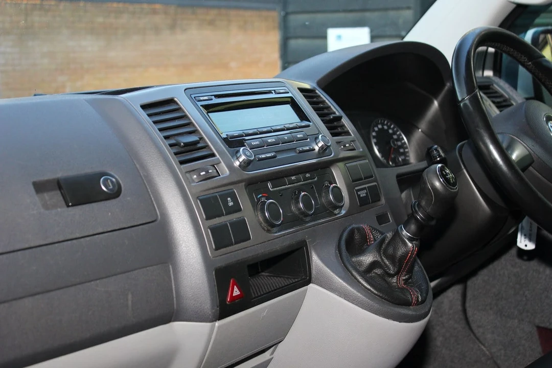 2015 Volkswagen EuroVan - Image 25 of 30
