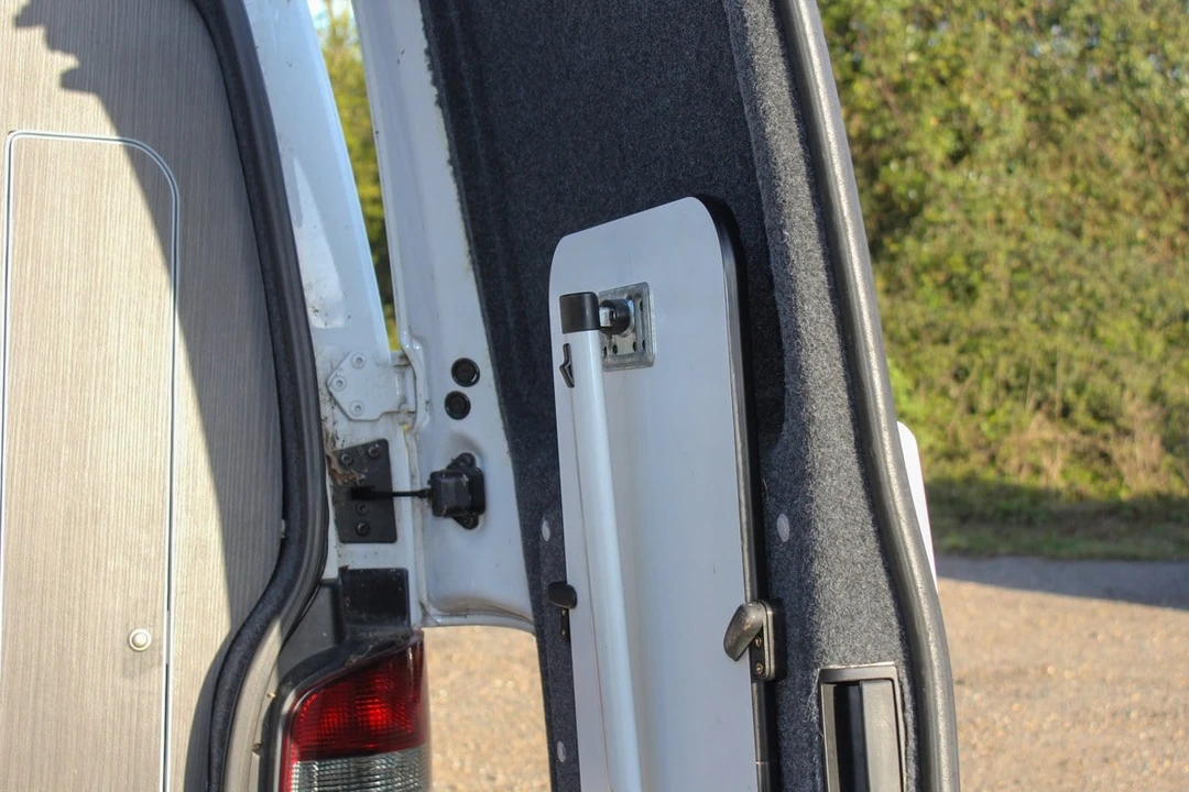 2015 Volkswagen EuroVan - Image 23 of 30
