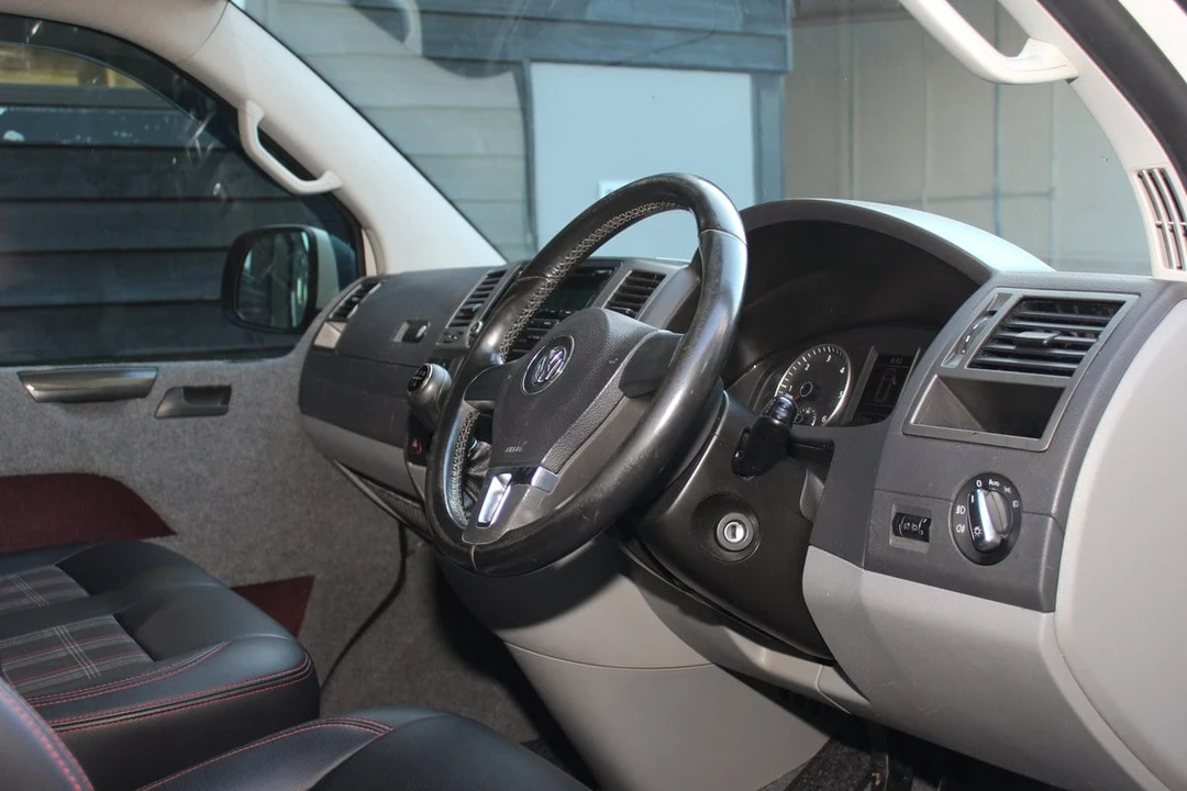 2015 Volkswagen EuroVan - Image 27 of 30