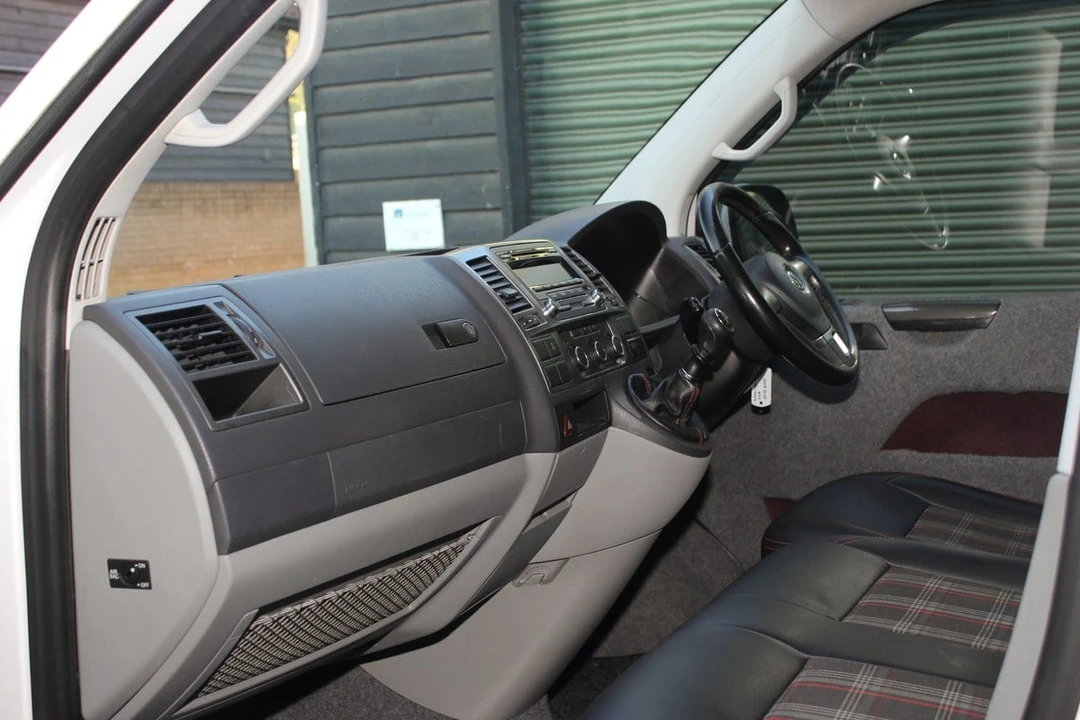 2015 Volkswagen EuroVan - Image 22 of 30