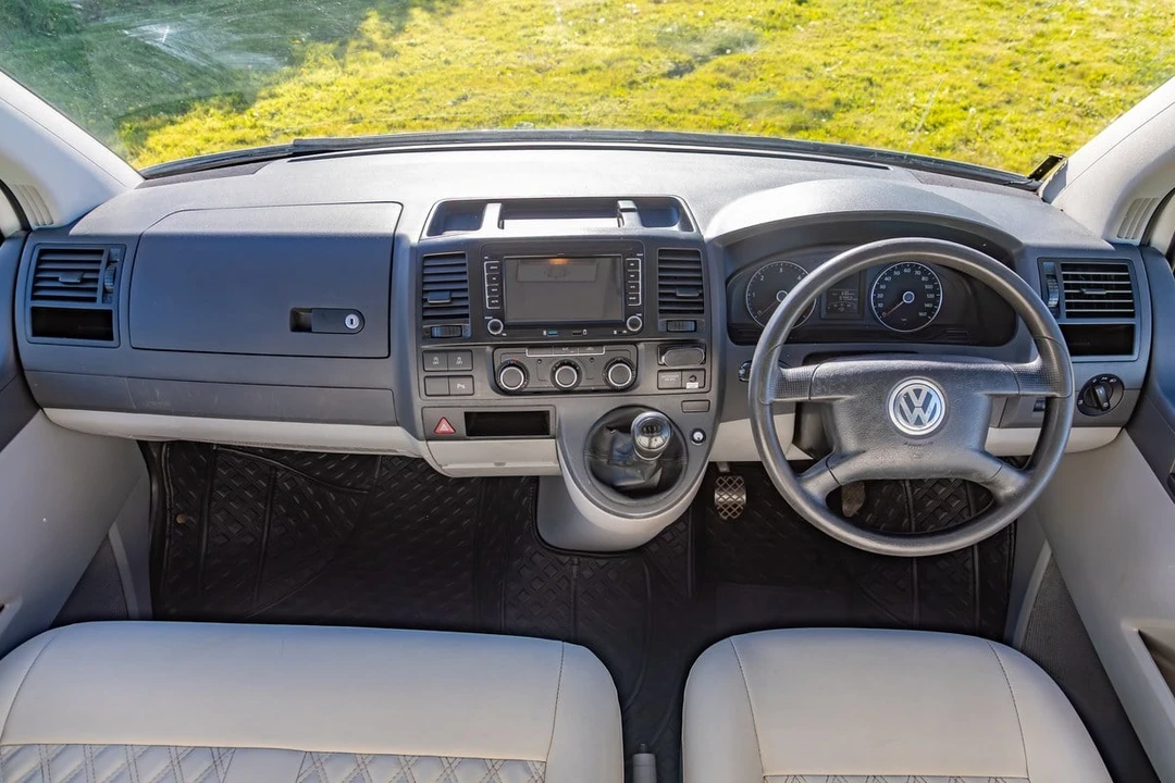 2015 Volkswagen EuroVan - Image 4 of 30