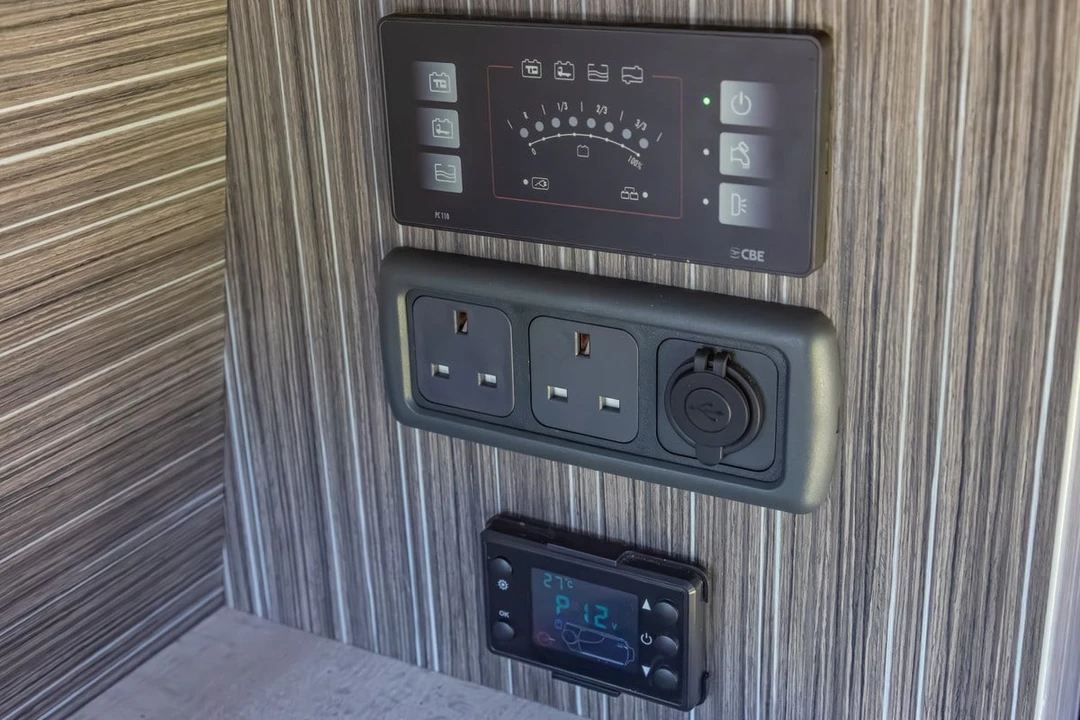 2015 Volkswagen EuroVan - Image 11 of 30