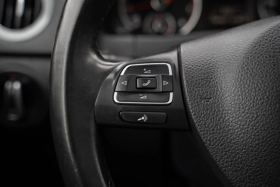 2015 Volkswagen Tiguan - Image 15 of 20