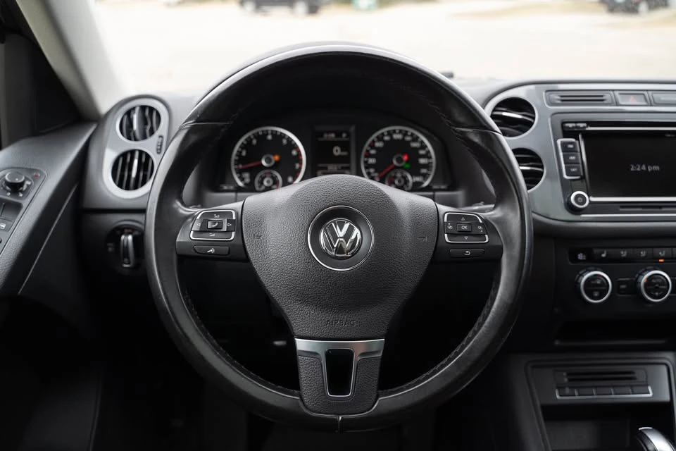 2015 Volkswagen Tiguan - Image 10 of 20
